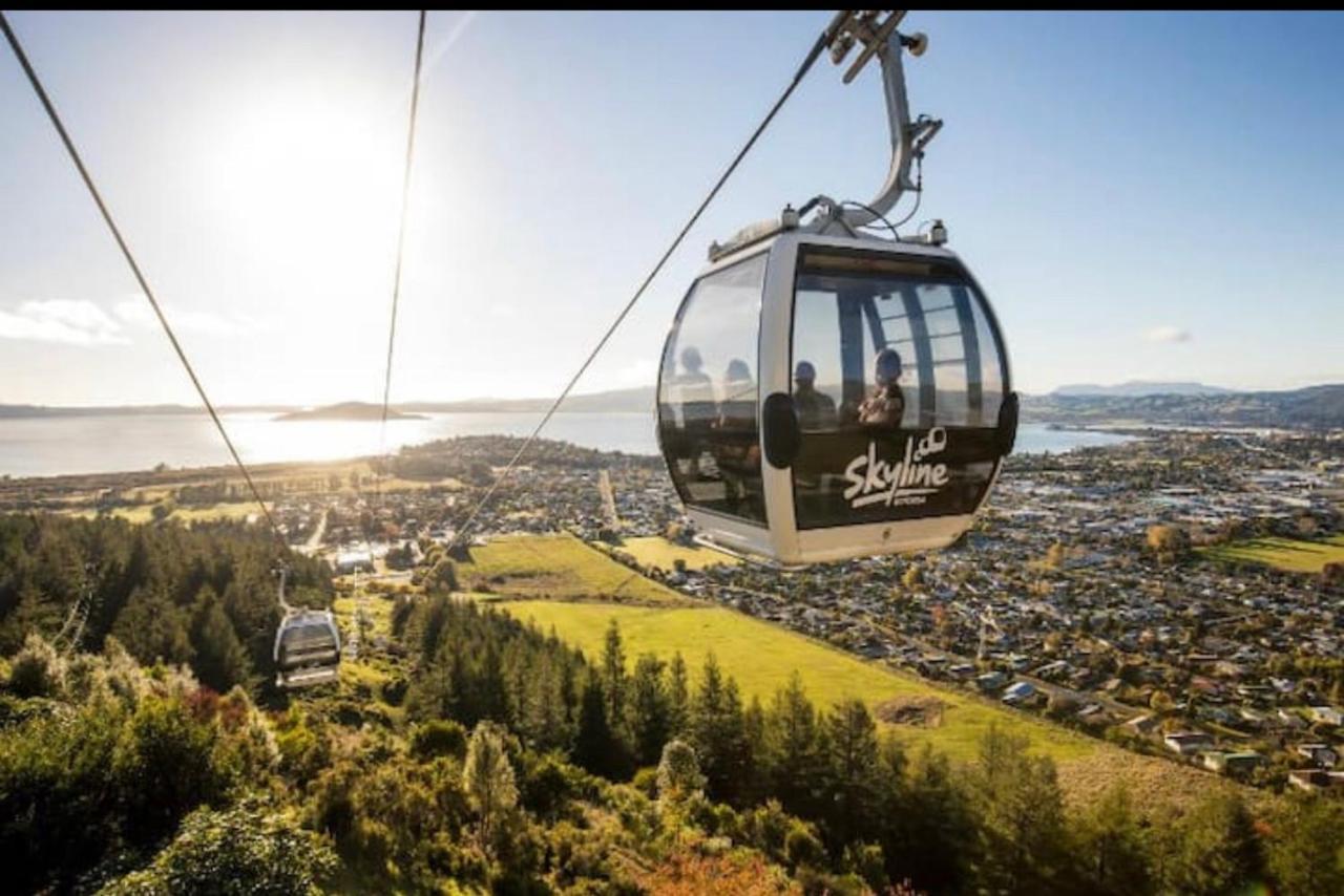 Skyline Mountain View Lodge Up To 16 People Роторуа Екстериор снимка