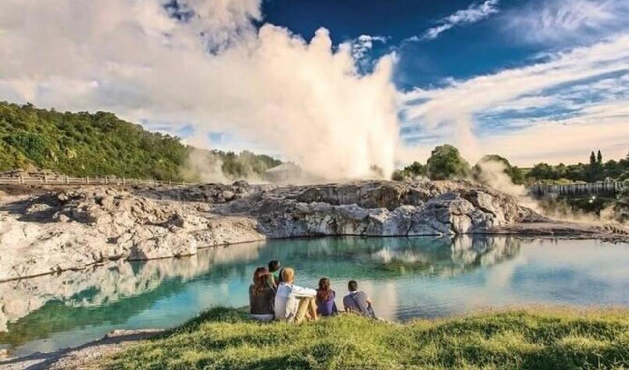 Skyline Mountain View Lodge Up To 16 People Роторуа Екстериор снимка